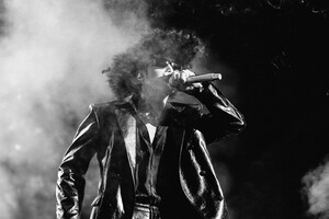 민규, 더블 버튼 가죽 재킷과 풍성한 곱슬머리… 강렬한 조명 아래 열정적인 무대 장악 (+패션, 스타일, 공연)