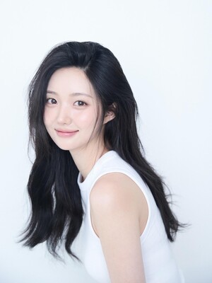 남규희, 순수함 가득한 흰색 민소매 차림… 봄 햇살처럼 부드러운 미소… (+청순, 미모, 화제)
